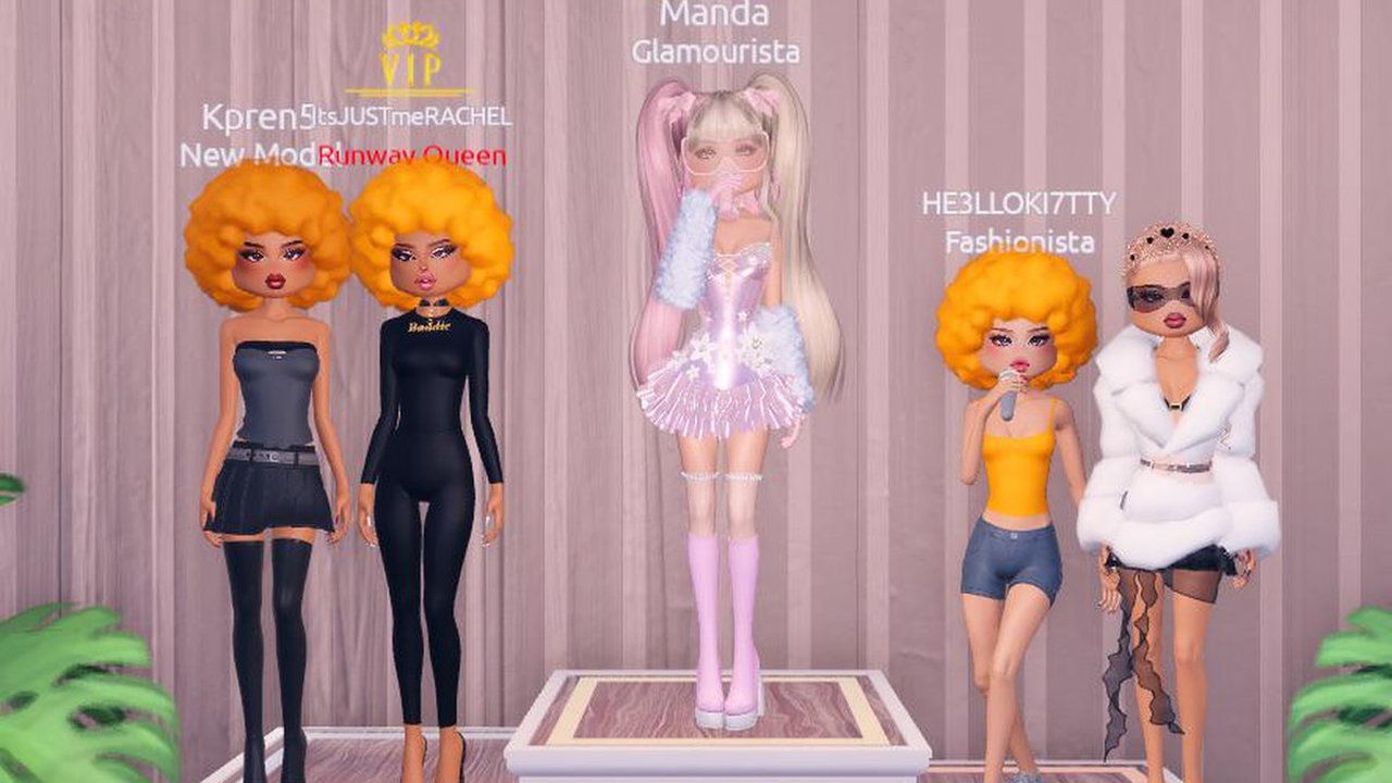Make your winner Spice Girls Dress to Impress outfit in 4 easy steps