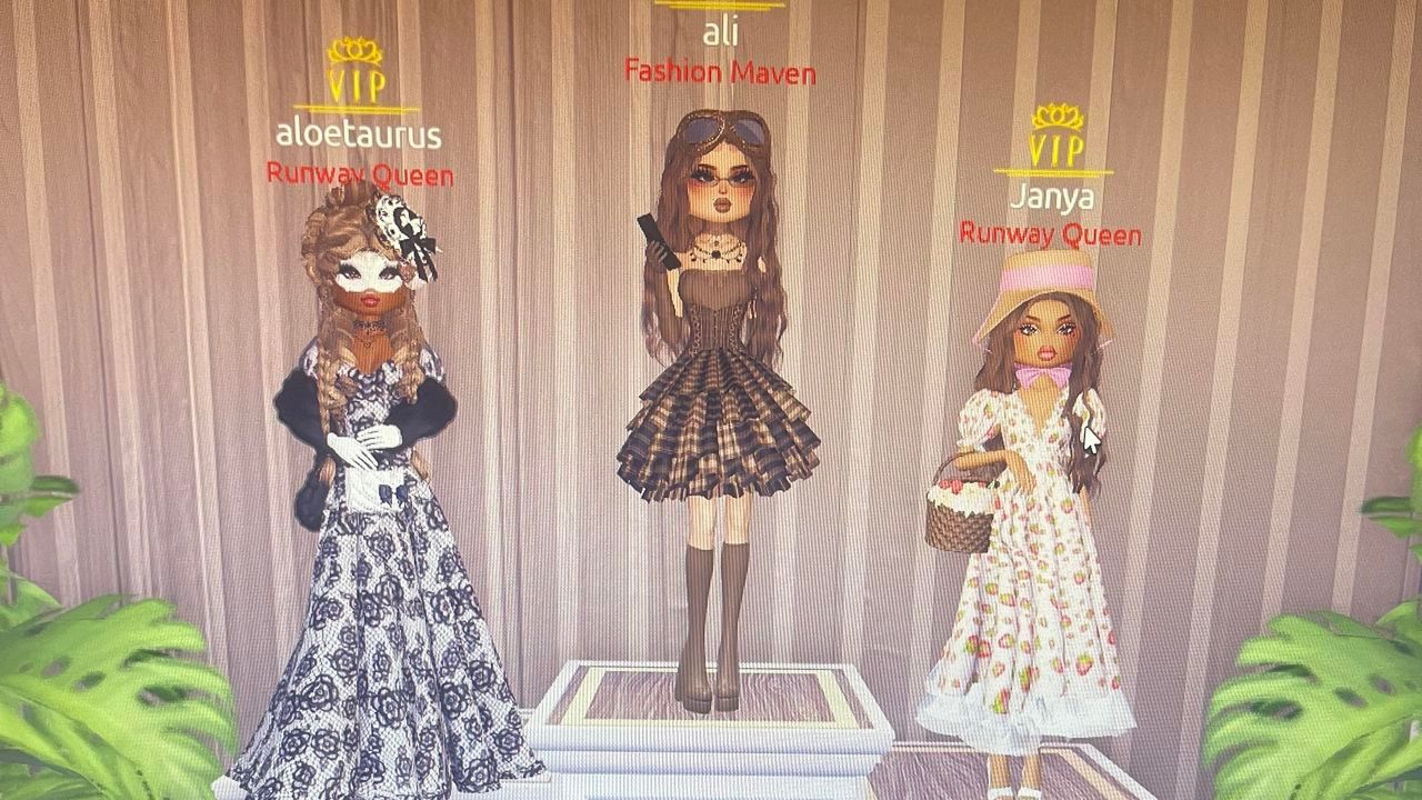 time travel dress to impress The Shoes Come First: A Jennifer Cloud Novel eBook : Leigh, Janet: Kindle Store Time Travel Dress to Impress